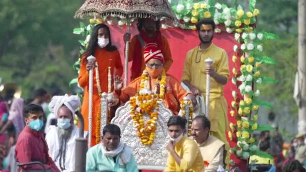 Gurú de los santos indios en Kumbh Mela, Haridwar — Vídeo de stock