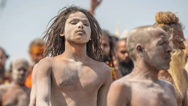 Indian saints or sadhus trail at Indian largest gathering religious Festival Kumbh Mela, Haridwar India, Appleprores 422, Cinetone — Stock Photo, Image