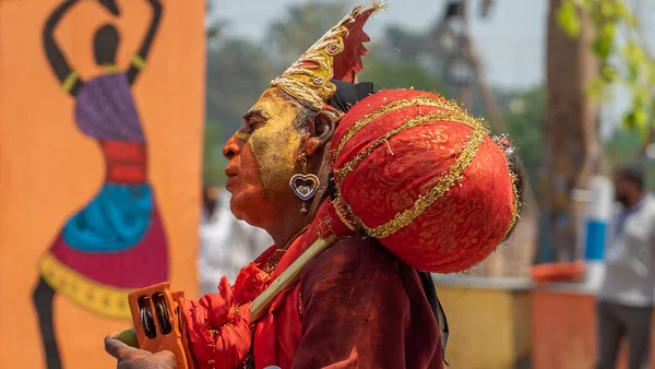 Indiai szentek vagy sadhus nyomvonal az indiai legnagyobb gyülekezeti vallási fesztivál Kumbh Mela, Haridwar India, Appleprores 422, Cinetone — Stock Fotó