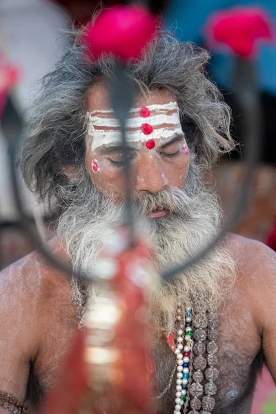 Los santos indios en su manera tradicional de Yog Mudra, meditando — Foto de Stock
