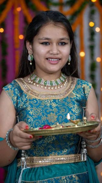 Niños indios con vestimenta étnica india durante Raksha Bandhan. —  Fotos de Stock