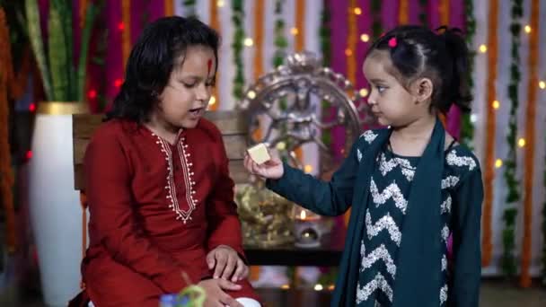 Indian family celebrating Raksha Bandhan festival. — Stock Video