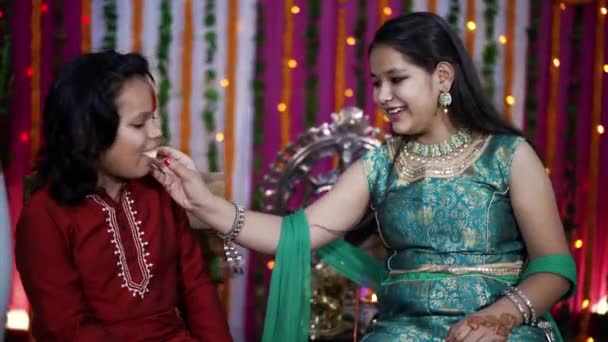 Indian family celebrating Raksha Bandhan festival. — Stock Video