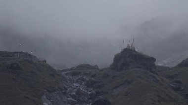 Himalayalar 'da inşaat çalışmaları devam ediyor.