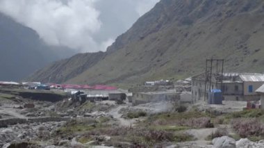 Himalayalar 'da inşaat çalışmaları devam ediyor.