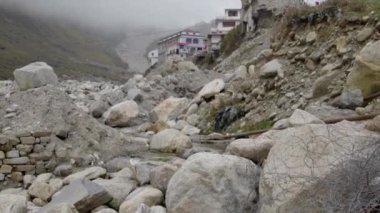 Kedarnath Tapınağı 'ndaki felaketten sonra 2013' te hayat yeniden başladı.