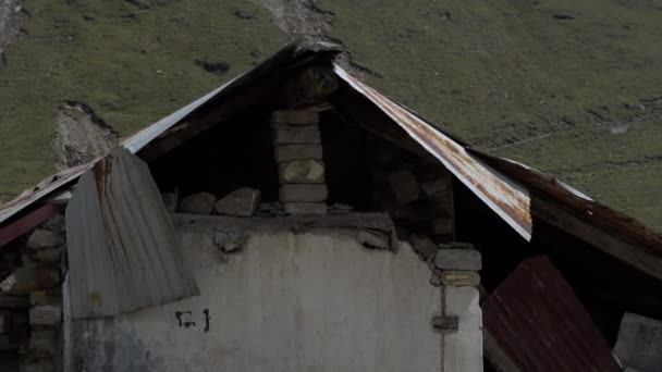 히말라야 상류에서 진행되고 있는 건축 공사 — 비디오