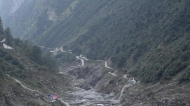 , Himalaya dağlık nehri doğanın güzel manzarası. 