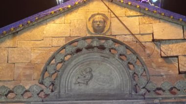Kedarnath Tapınağı kubbesine yakın çekim. ünlü Hindu tapınağı Kedarnath Tapınağı mimarisi. 