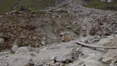 Kedarnath Tapınağı 'ndaki felaketten sonra 2013' te hayat yeniden başladı.
