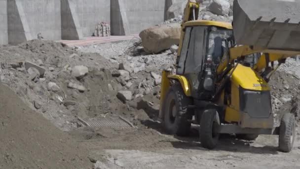 Kedarnath Bauarbeiten durch heftigen Schneefall unterbrochen — Stockvideo