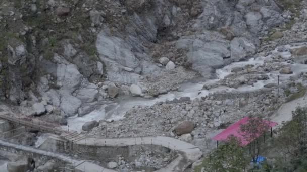 Cascada natural del Himalaya en Garhwal Cordillera del Himalaya — Vídeo de stock