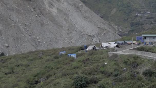 Himalaya ville, tentes, sommets à l'arrière-plan Himalaya Hills paysage montrant Himalaya Hills, — Video