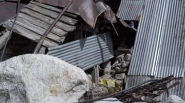 Himalayalar 'da inşaat çalışmaları devam ediyor.