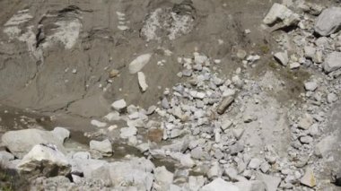Himalaya Tepeleri, Himalaya Dağlık Nehir ve Himalaya Tepeleri manzarası.