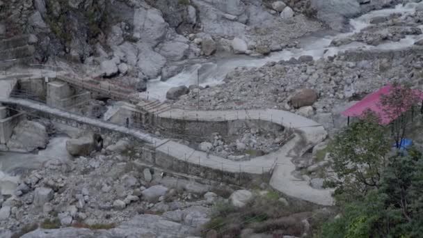 , Himalaya dağlık nehri doğanın güzel manzarası. — Stok video