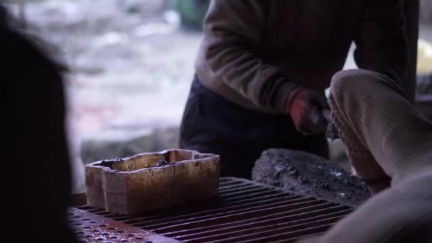 Роботодавець працює на Кедарнатську реконструкцію після катастрофи.. — стокове відео