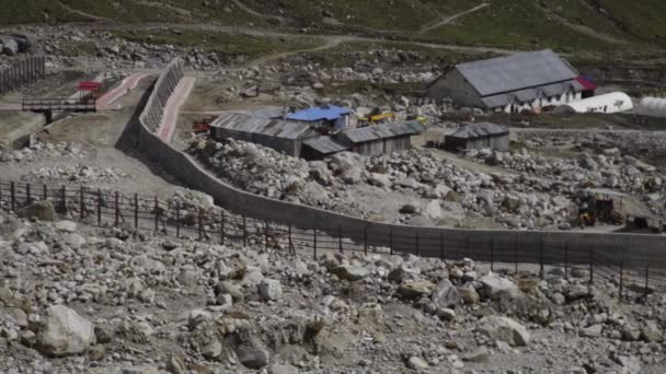 Dopo Disastro nel tempio di Kedarnath India. — Video Stock