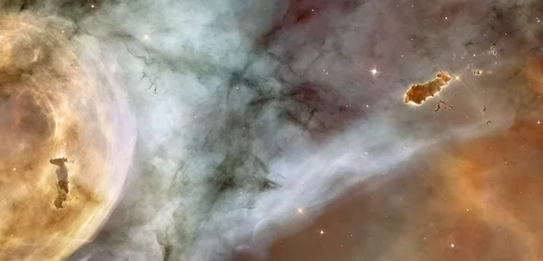 Bela nebulosa em cosmos longe. Imagem retocada. Elementos o — Fotografia de Stock