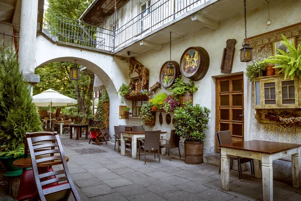 Restaurant dans le quartier juif du quartier Kazimierz à Cracovie, Pologne — Photo