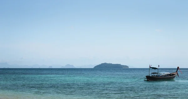 Vista sobre Krabi desde la isla Phi Phi — Foto de Stock