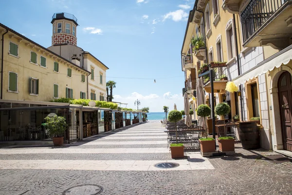 Lazise pueblo en el lago de Garda —  Fotos de Stock