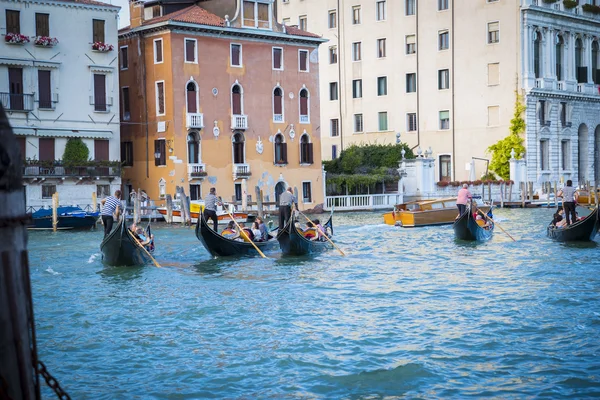 Gondoliers in Venice — Stock Photo, Image