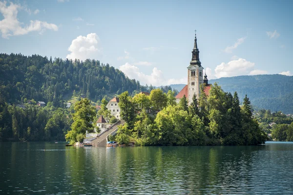 Igreja em uma ilha em Bled, Eslovênia — Fotografia de Stock