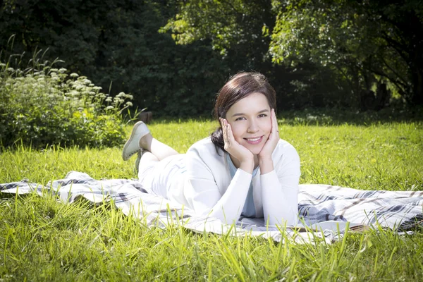 Relax in a park — Stock Photo, Image