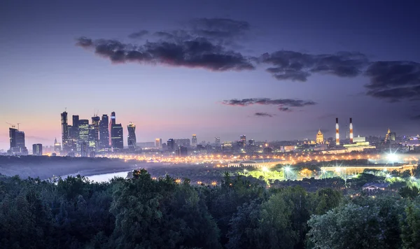 Moscú por la noche - vista desde Sparrow Hills — Foto de Stock