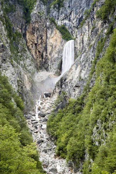 Boka водоспад в Словенії — стокове фото