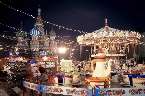 Feira da aldeia de Natal na Praça Vermelha em Moscou — Fotografia de Stock