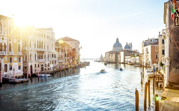 Pohled z Accademia Bridge na Canal Grande v Benátkách — Stock fotografie