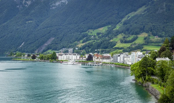 Brunnen cidade às margens do lago Lucerna, na Suíça — Fotografia de Stock