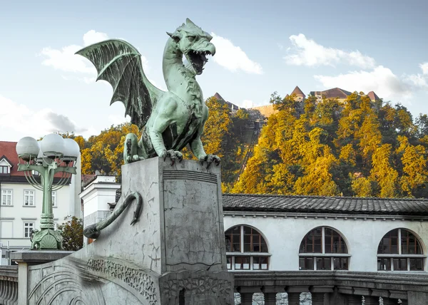 Estatua de dragón en el casco antiguo de Liubliana — Foto de Stock