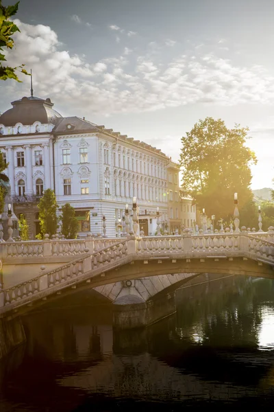 Trojitý mostu na starém městě Ljubljana, Slovinsko — Stock fotografie