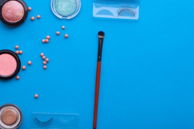 Birçok güzel makyaj.