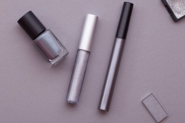 Birçok kozmetik, üstten görünüm.
