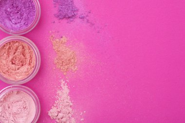 Birçok kozmetik, üstten görünüm.