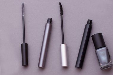 Birçok kozmetik, üstten görünüm.