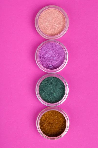 Birçok kozmetik, üstten görünüm.