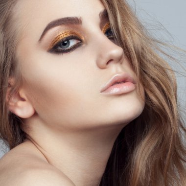 Çok güzel bir kız ile su kuyusu-damat cilt yüzü.