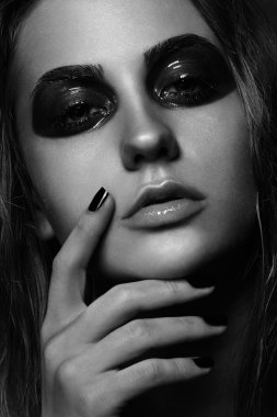 Çok güzel bir kız ile su kuyusu-damat cilt yüzü.