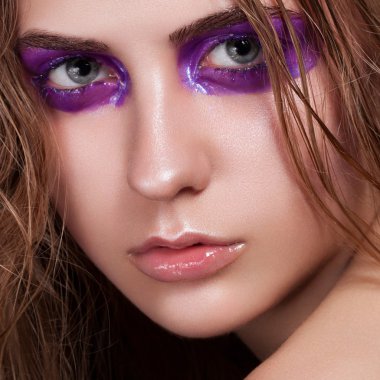 Çok güzel bir kız ile su kuyusu-damat cilt yüzü.