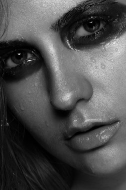 Çok güzel bir kız ile su kuyusu-damat cilt yüzü.