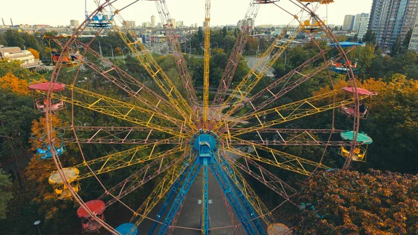 Ferris Wiel Attractie Het Park Herfst Vanaf Een Hoogte — Stockfoto