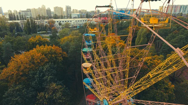 Ferris Wiel Attractie Het Park Herfst Vanaf Een Hoogte — Stockfoto