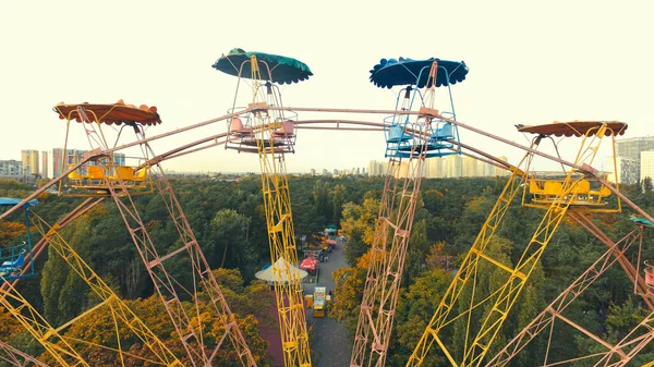 Ferris Wiel Attractie Het Park Herfst Vanaf Een Hoogte — Stockfoto