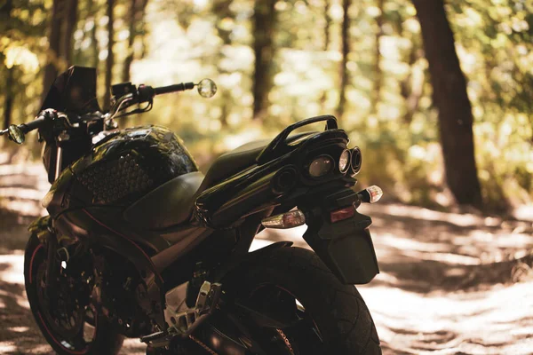 Moto Suzuki Noire Sportive Dans Nature — Photo