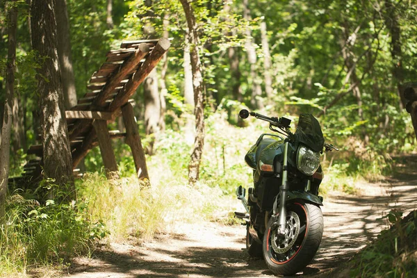 Fotos de Moto na trilha, Imagens de Moto na trilha sem royalties